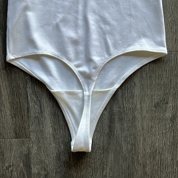 Abercrombie & Fitch V-Neck Bodysuit ✧ White ✧ Size S - Picture 5 of 6